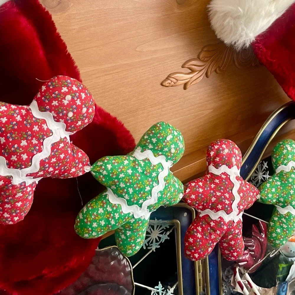 Vintage Handmade stuffed fabric Gingerbread men Holiday Garland with ribbon trim